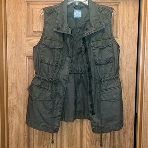 Old Navy olive green utility vest, size M